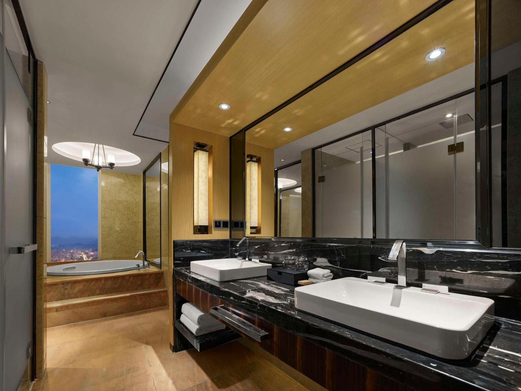 Hilton Zhongshan Downtown Esterno foto